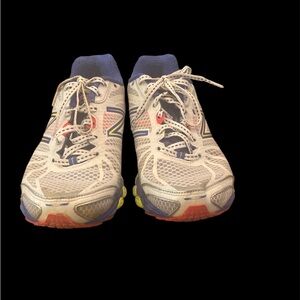 New Balance 880 V3.  Ladies size 7. EUC